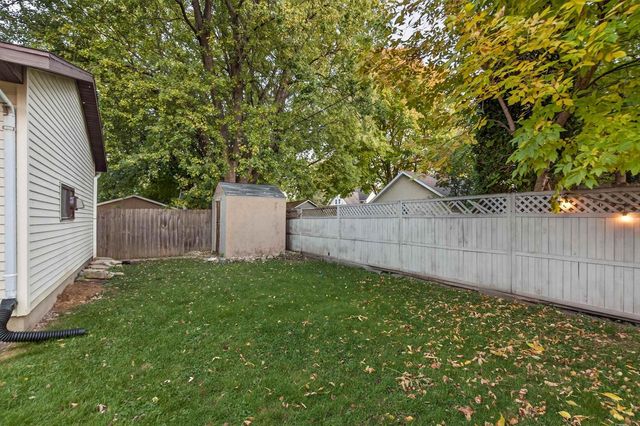 1017 W LAWRENCE STREET, Appleton, WI 54914