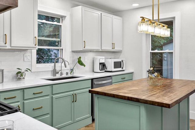 1017 W LAWRENCE STREET, Appleton, WI 54914