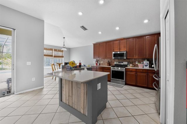 6717 GUILFORD CREST DRIVE, Apollo Beach, FL 33572
