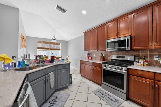 6717 GUILFORD CREST DRIVE, Apollo Beach, FL 33572