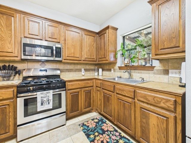 1675 Meadowview Street, Athens, TX 75752