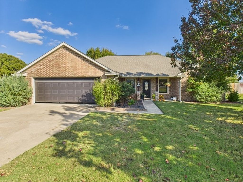 1675 Meadowview Street, Athens, TX 75752