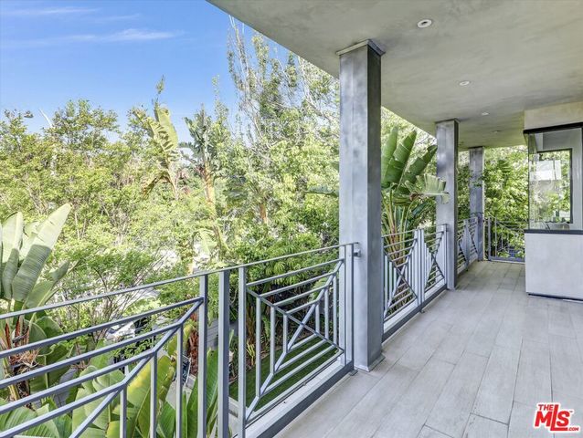 1724 N Sierra Bonita Avenue, Los Angeles, CA 90046