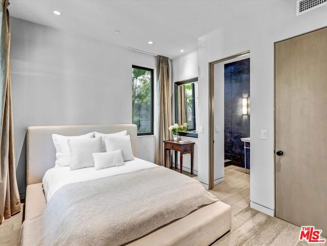 1724 N Sierra Bonita Avenue, Los Angeles, CA 90046