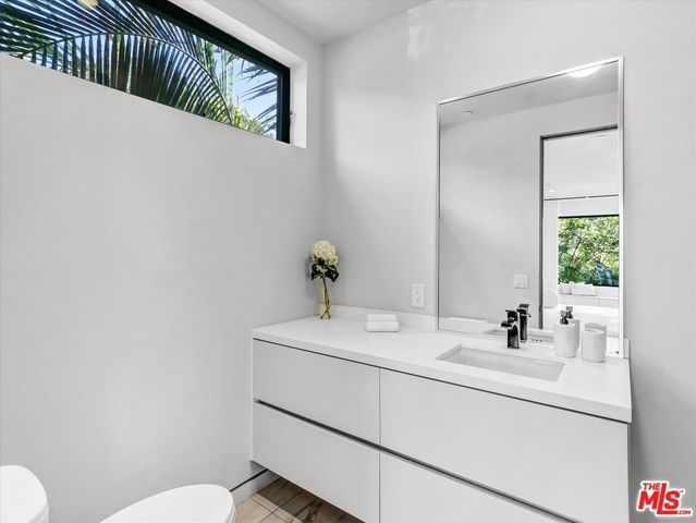 1724 N Sierra Bonita Avenue, Los Angeles, CA 90046