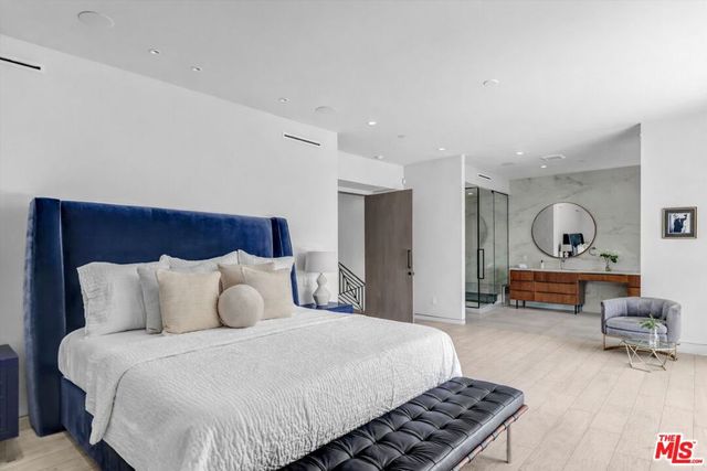 1724 N Sierra Bonita Avenue, Los Angeles, CA 90046