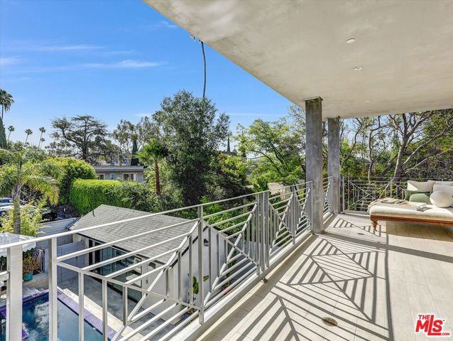 1724 N Sierra Bonita Avenue, Los Angeles, CA 90046