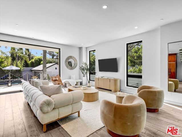 1724 N Sierra Bonita Avenue, Los Angeles, CA 90046