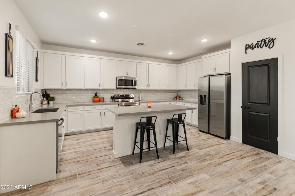 16848 W ALICE Avenue, Waddell, AZ 85355