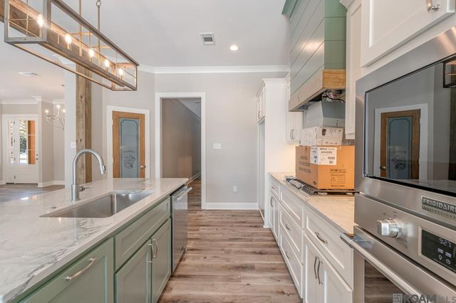 1802 N Linen Rd, Gonzales, LA 70737