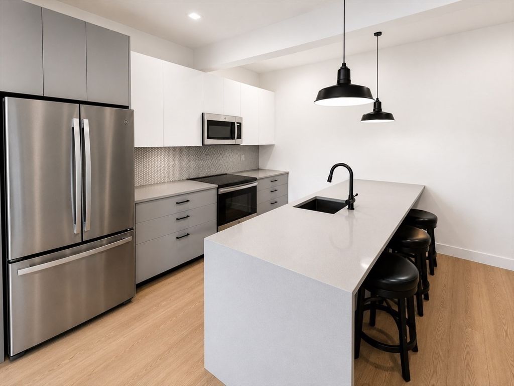 217-221 Essex Street 402, Salem, MA 01970
