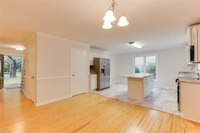 4 Saint Francis DR, Newport News, VA 23602