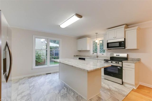 4 Saint Francis DR, Newport News, VA 23602