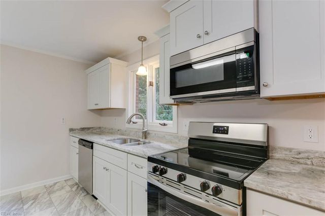 4 Saint Francis DR, Newport News, VA 23602