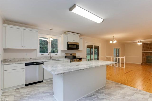 4 Saint Francis DR, Newport News, VA 23602