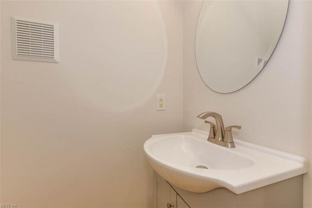 4 Saint Francis DR, Newport News, VA 23602