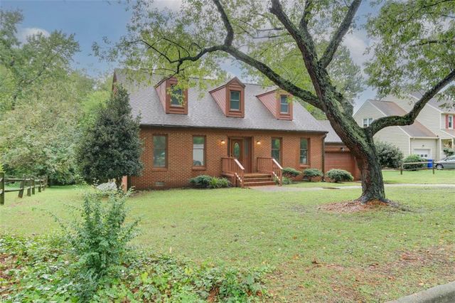 4 Saint Francis DR, Newport News, VA 23602