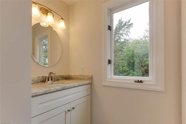 4 Saint Francis DR, Newport News, VA 23602