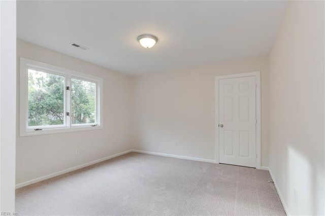 4 Saint Francis DR, Newport News, VA 23602