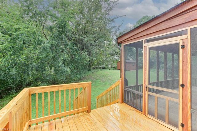 4 Saint Francis DR, Newport News, VA 23602