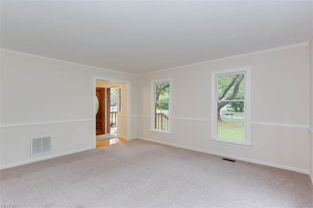 4 Saint Francis DR, Newport News, VA 23602