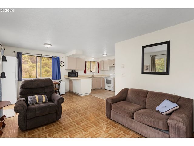 23655 Ne CASAVANT Dr, Hillsboro, OR 97123
