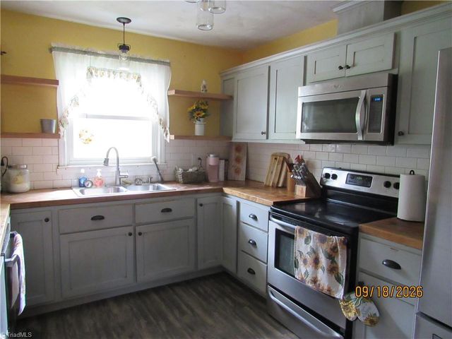 1721 Valley Brook Road, Clemmons, NC 27012