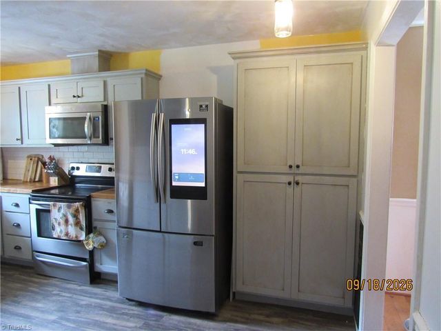 1721 Valley Brook Road, Clemmons, NC 27012