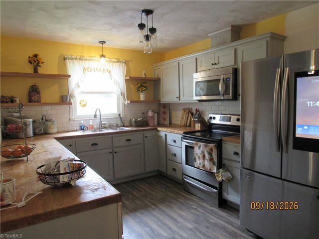 1721 Valley Brook Road, Clemmons, NC 27012