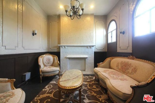 334 N Heliotrope Drive 201, Los Angeles, CA 90004