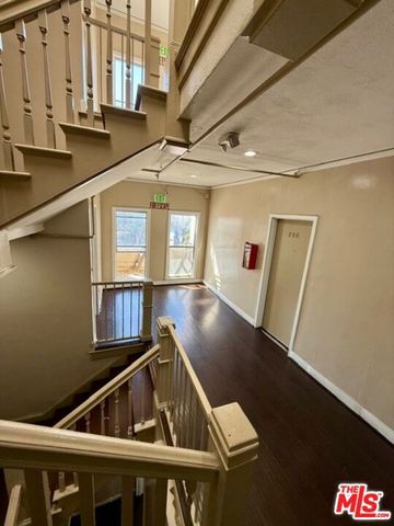 334 N Heliotrope Drive 201, Los Angeles, CA 90004