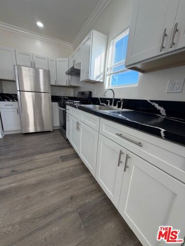 334 N Heliotrope Drive 201, Los Angeles, CA 90004