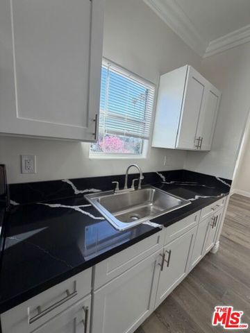 334 N Heliotrope Drive 201, Los Angeles, CA 90004