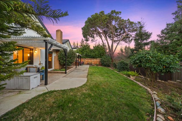 9328 N Winding Oak Dr, Fair Oaks, CA 95628