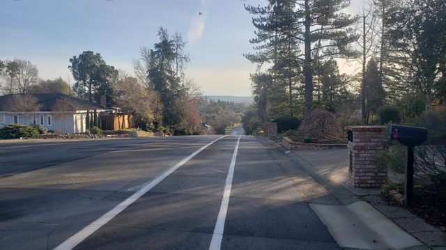 9328 N Winding Oak Dr, Fair Oaks, CA 95628