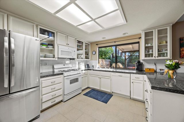 9328 N Winding Oak Dr, Fair Oaks, CA 95628