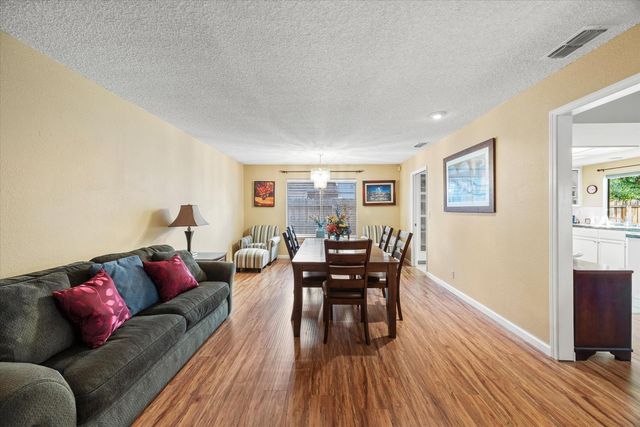 9328 N Winding Oak Dr, Fair Oaks, CA 95628