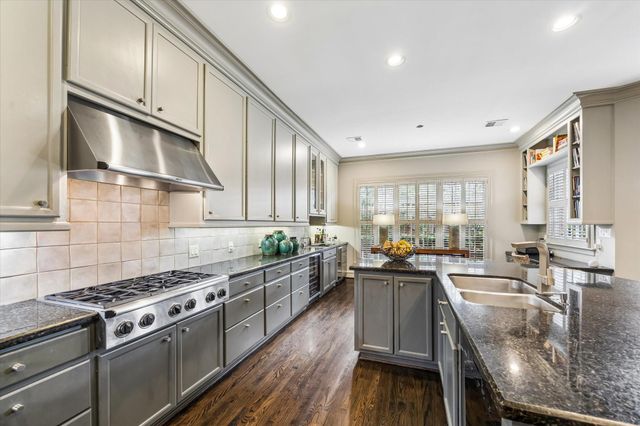 2627 Sutton Court, Houston, TX 77027