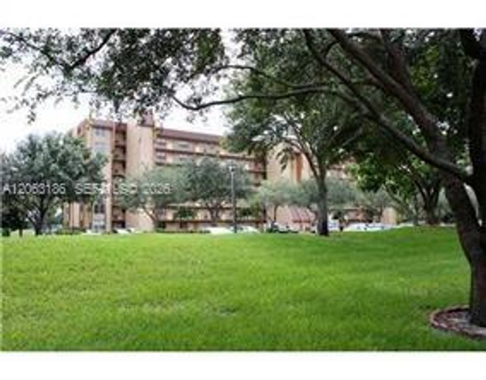 3100 W Rolling Hills Circle 101, Davie, FL 33328