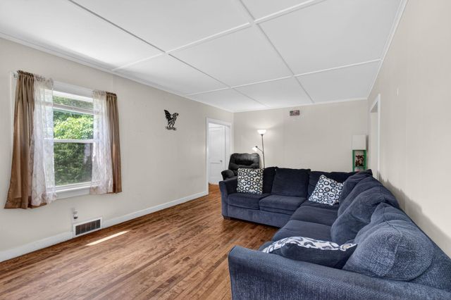 560 Sunapee Street, Newport, NH 03773