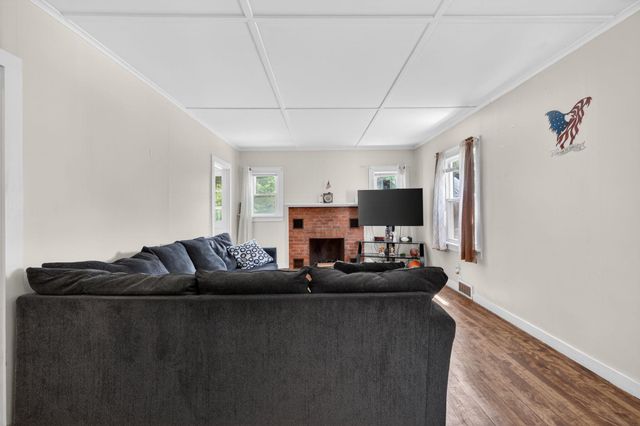 560 Sunapee Street, Newport, NH 03773