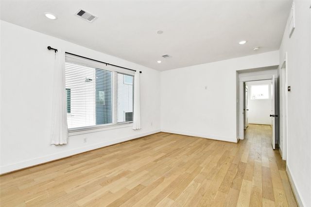 208 N York Street B, Houston, TX 77003