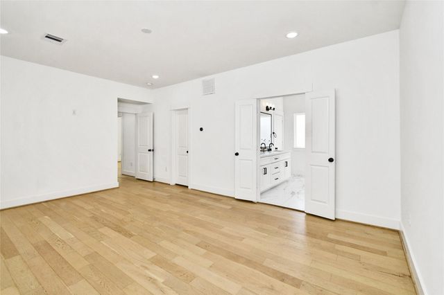 208 N York Street B, Houston, TX 77003