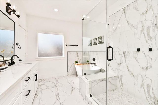 208 N York Street B, Houston, TX 77003