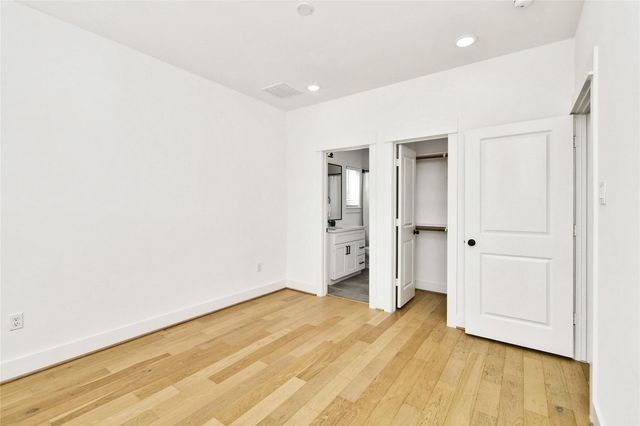 208 N York Street B, Houston, TX 77003