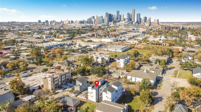 208 N York Street B, Houston, TX 77003