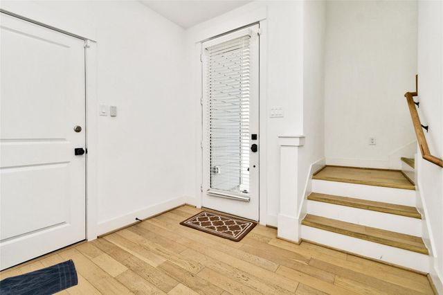 208 N York Street B, Houston, TX 77003