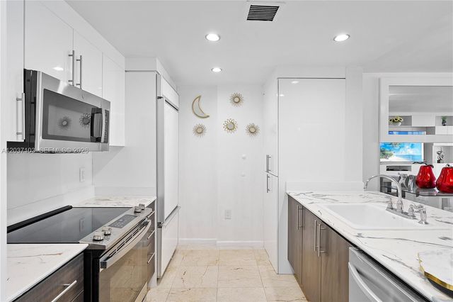 10275 Collins Avenue 807, Bal Harbour, FL 33154
