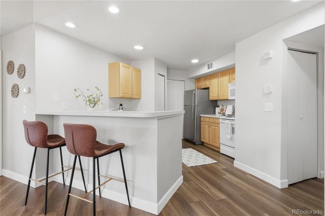 6001 S Yosemite Street B202, Greenwood Village, CO 80111