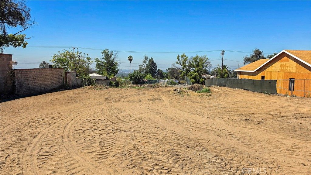 Image 2 of property listing at 677 E Palm, Altadena, CA 91001